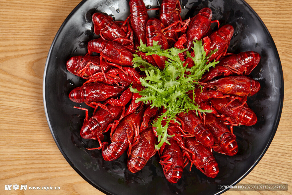 一盘美味小龙虾