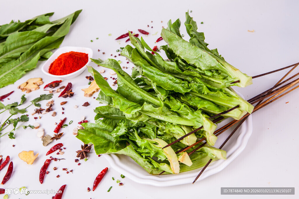 新鲜蔬菜与调料的组合