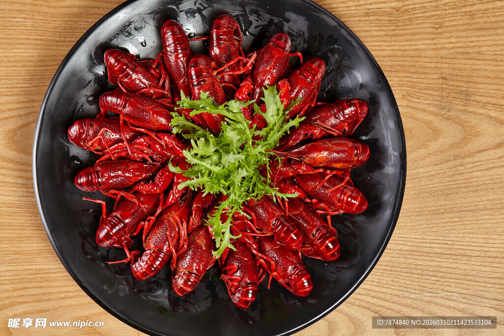 美味小龙虾摆盘精致