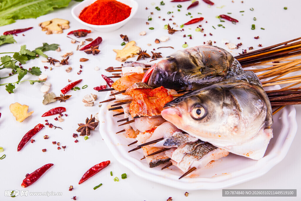 鲜鱼及烹饪佐料摆盘展示