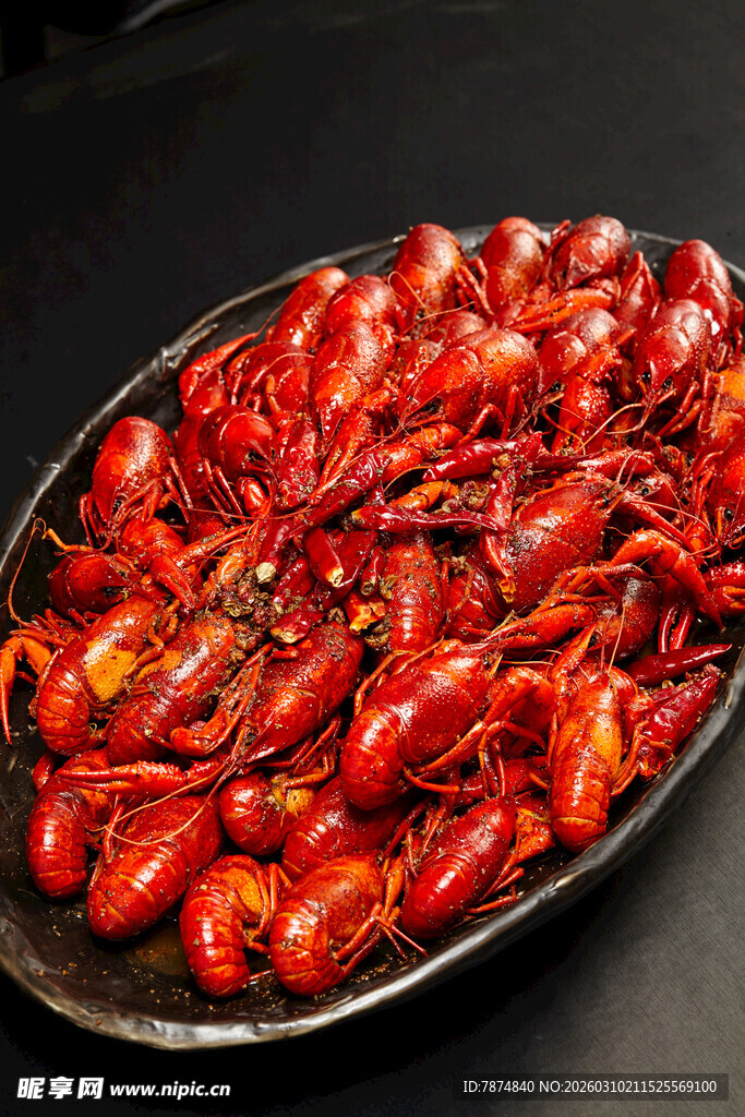 一盘诱人的美味小龙虾
