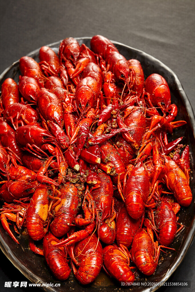 一盘美味的麻辣小龙虾
