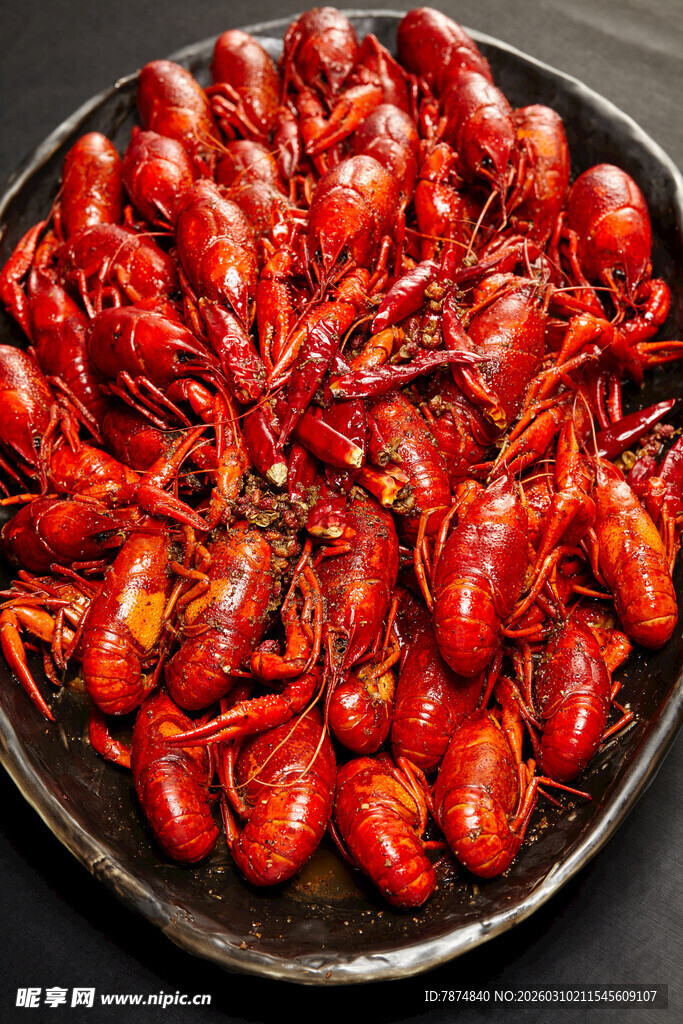 一盘美味诱人的小龙虾