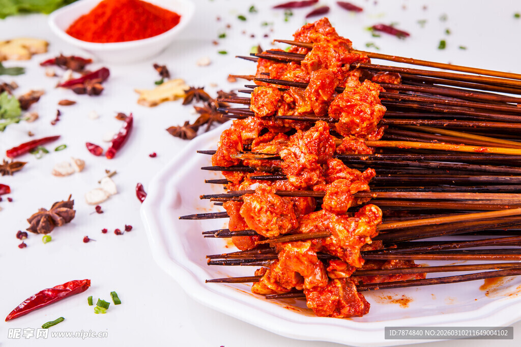美味烤肉串 诱人香料相伴