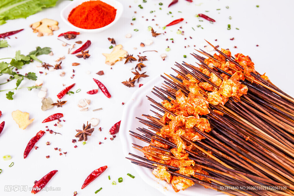 美味串串香 调料丰富多样