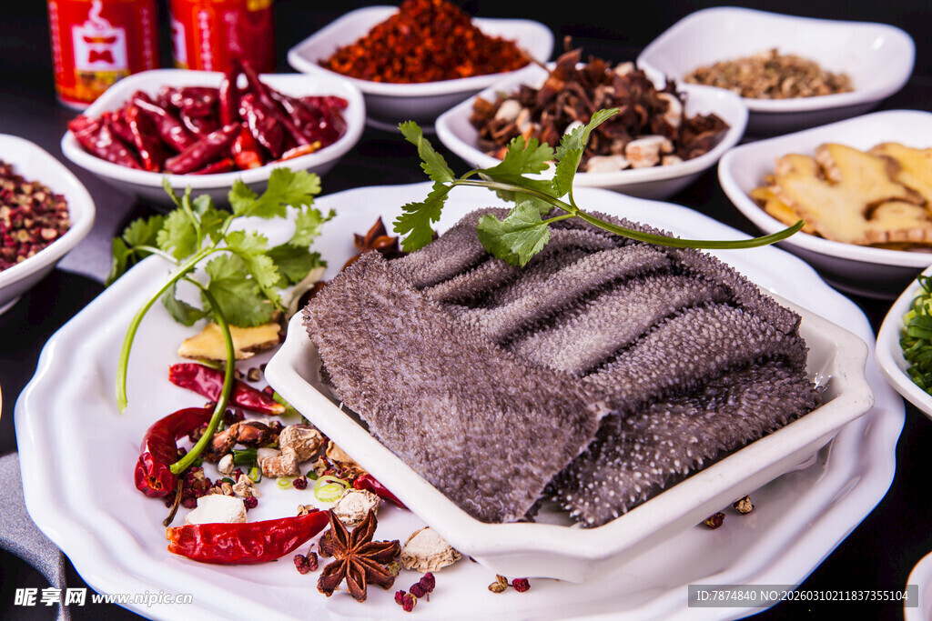 新鲜毛肚 多样火锅配菜