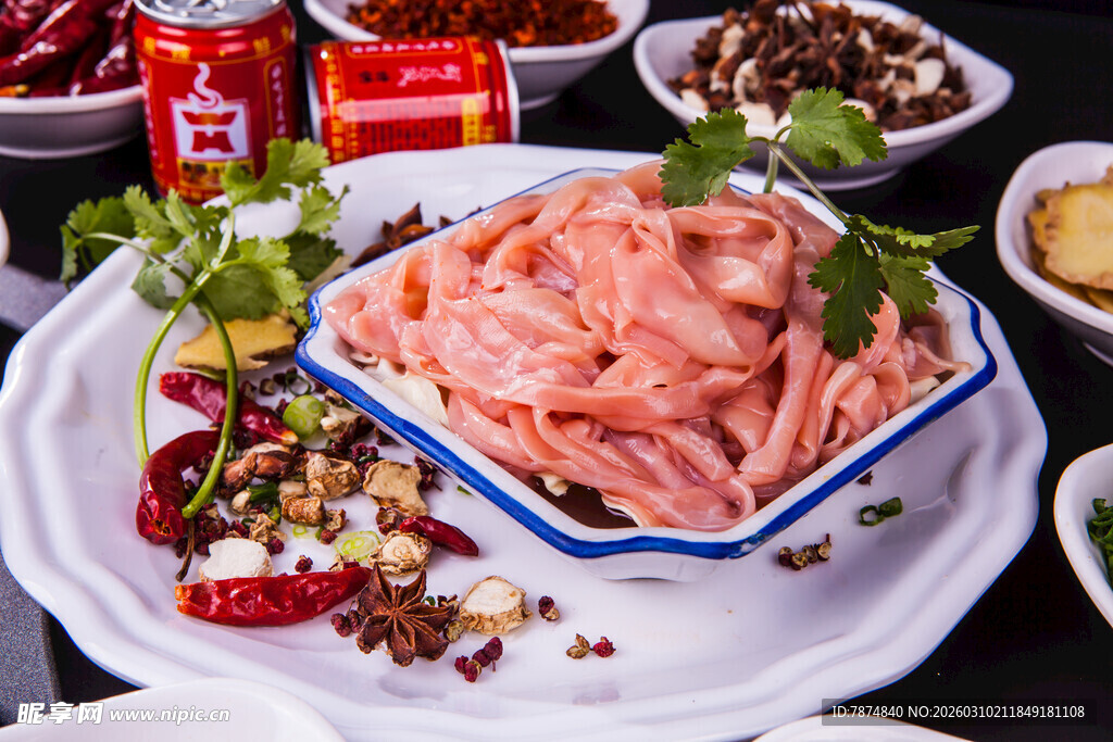 新鲜鸡肉食材 多样佐料相伴