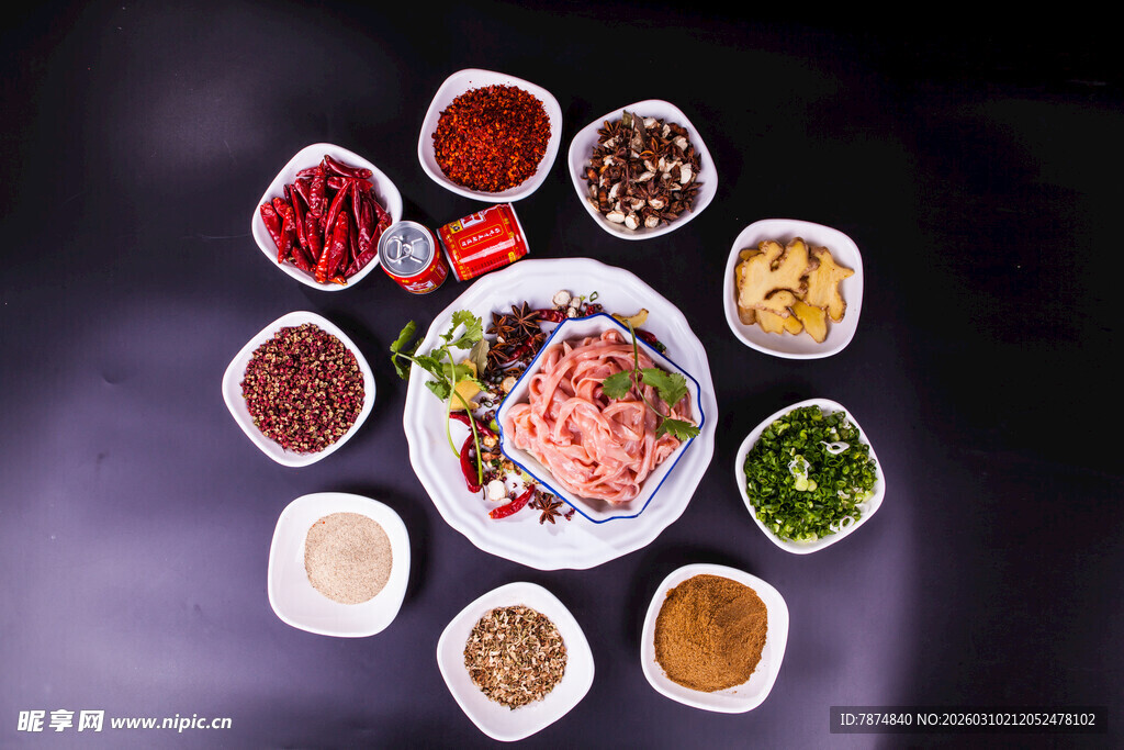 多样火锅蘸料摆成圆形阵