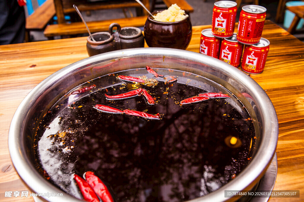 麻辣鲜香的特色红汤火锅