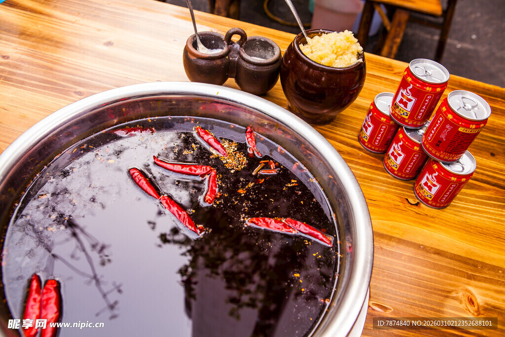 麻辣火锅配饮料 超诱人
