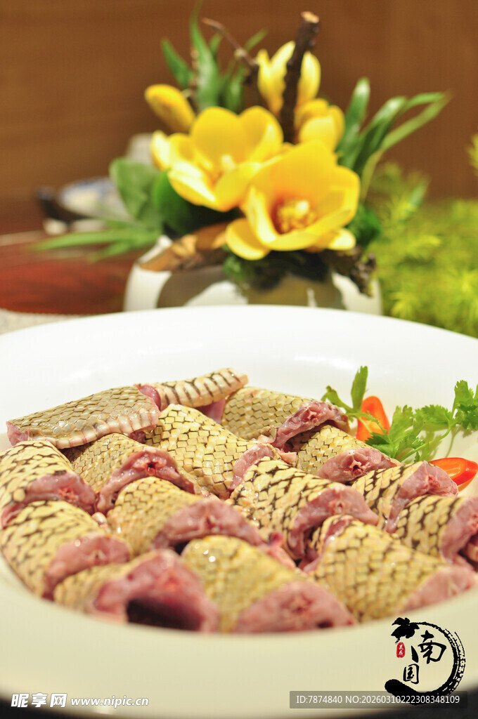 精致紫薯糕点摆盘