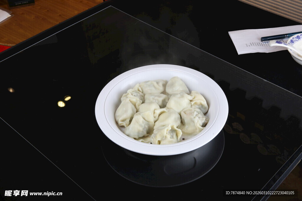 一碗美味饺子特写