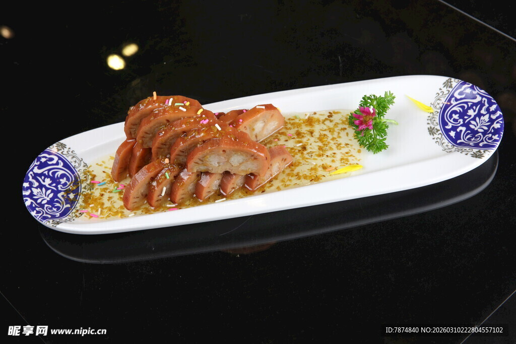 美味摆盘的特色烤肉料理