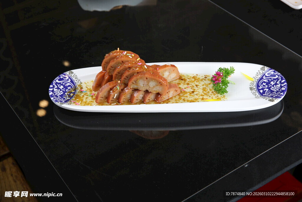 美味香煎肉片摆盘精致