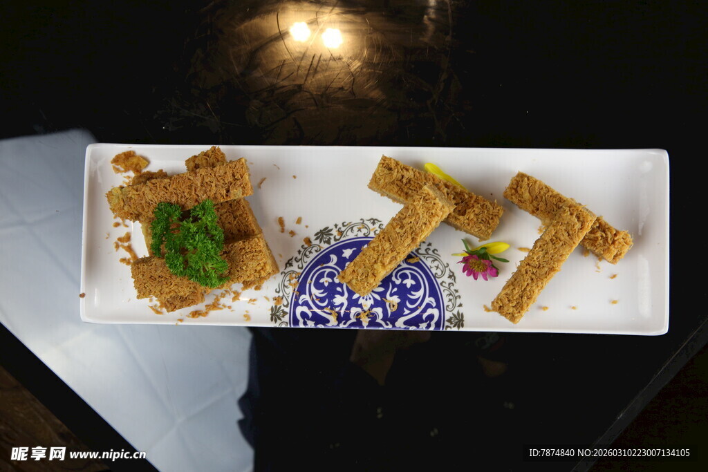 精致中式糕点摆盘