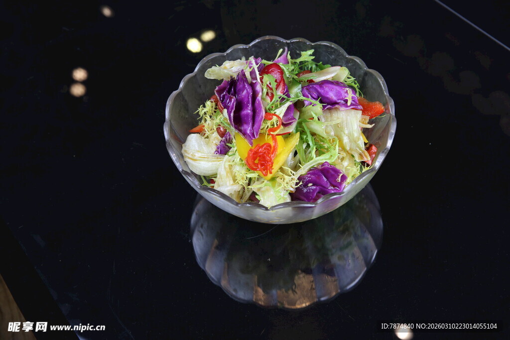 多彩蔬菜沙拉碗