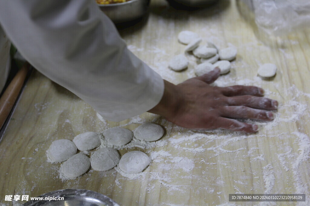 手工包饺子场景