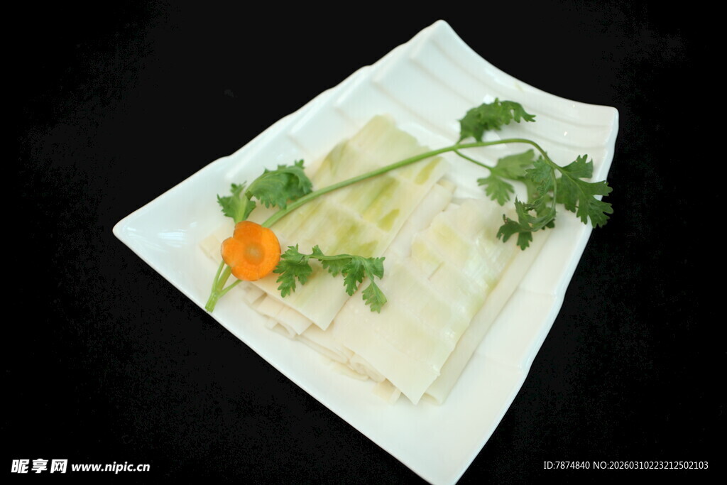 精致摆盘的特色美食