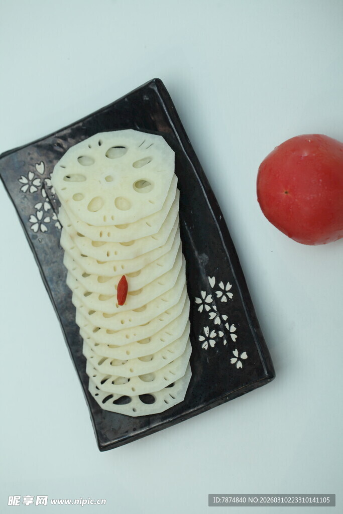 精致面点与红果摆拍