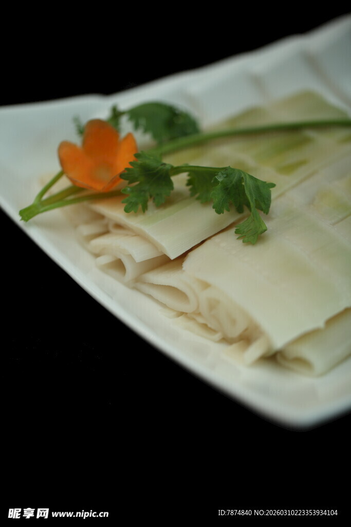 精致摆盘的特色凉拌菜