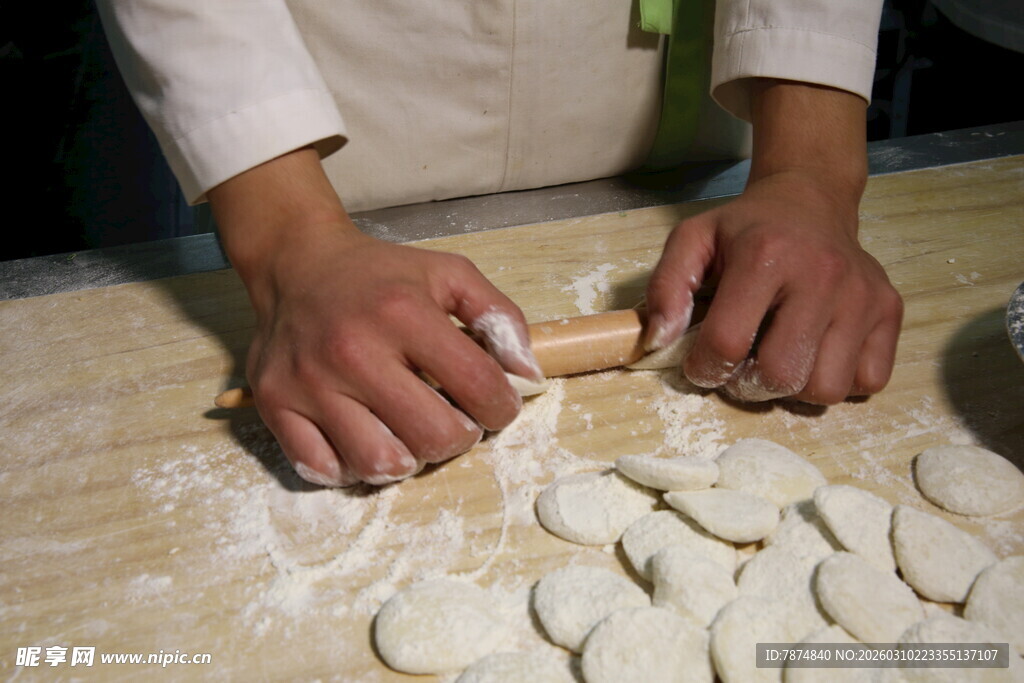 手工包饺子过程展示