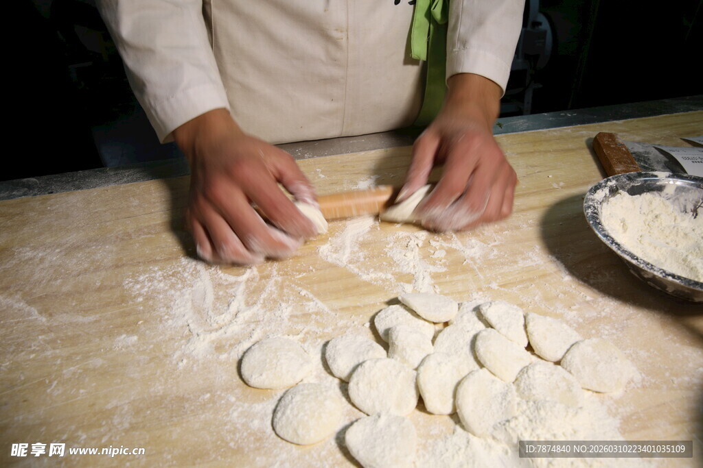 手工包饺子场景