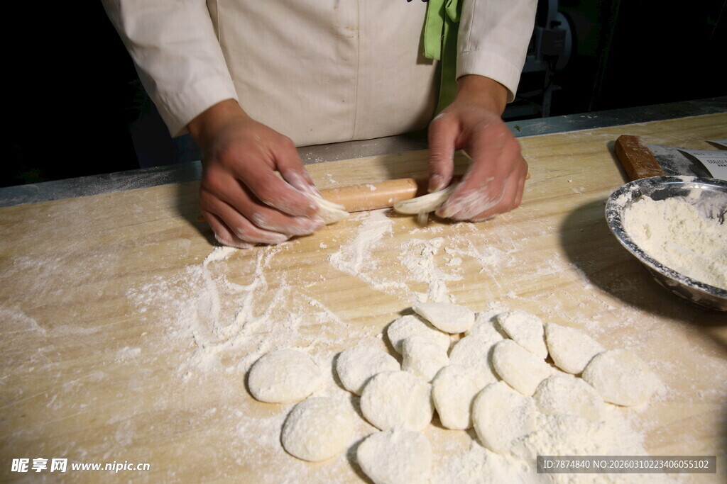 手工包饺子场景
