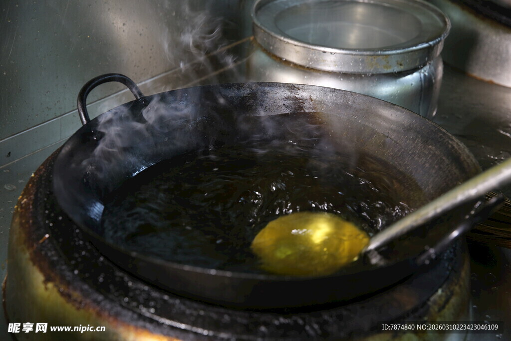 热油下锅