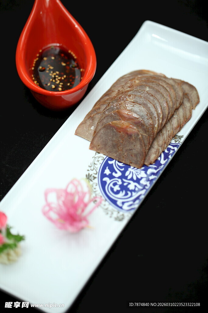 精致摆盘的美味酱牛肉