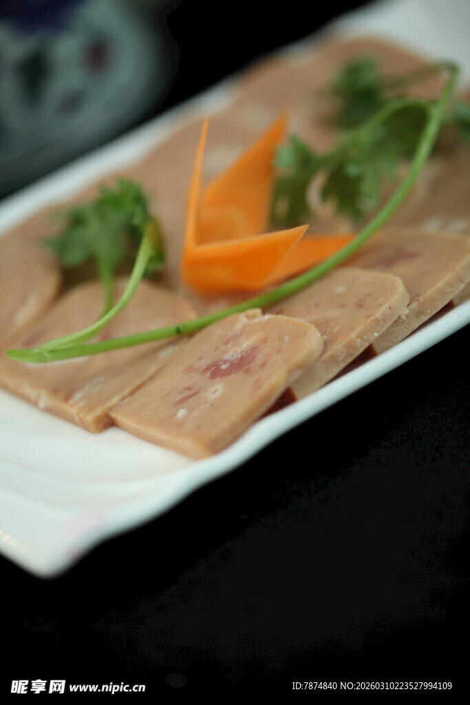 美味凉拌牛肚摆盘精致