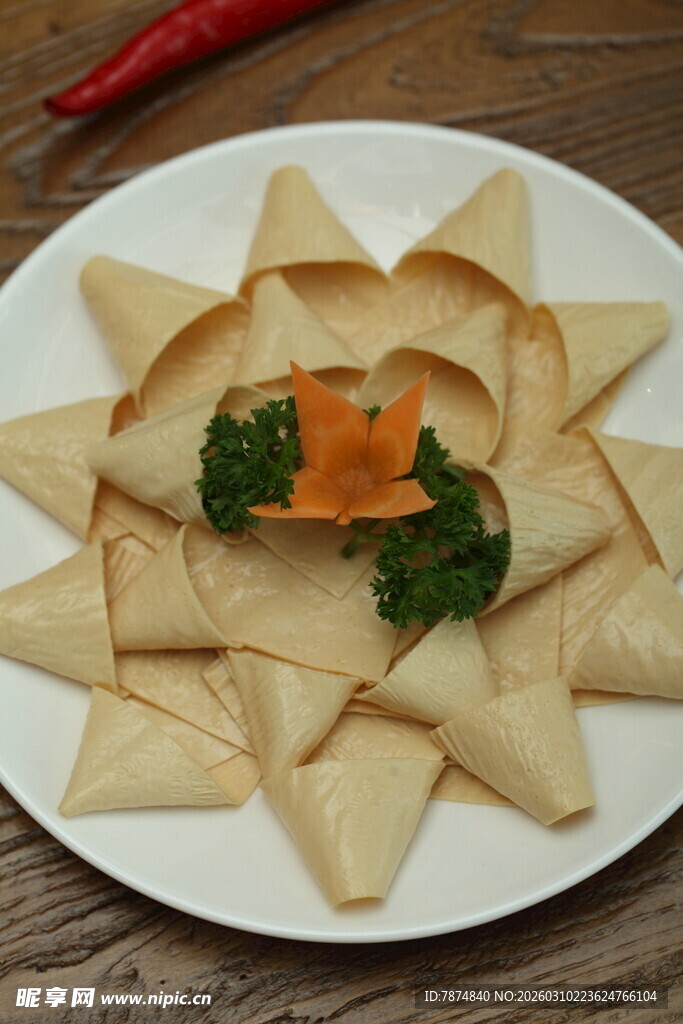 星形摆盘的美味特色点心