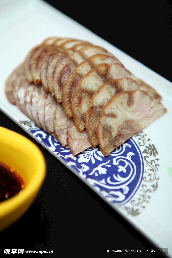 切片五花肉配蘸料