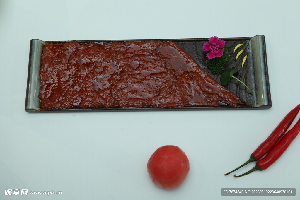 美味辣酱配新鲜食材