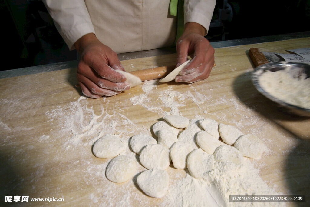 手工包饺子场景