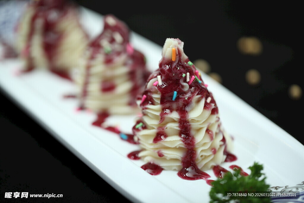 蓝莓山药美食摆盘