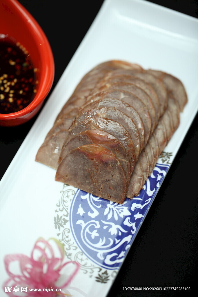 中式精美切片肉类摆盘