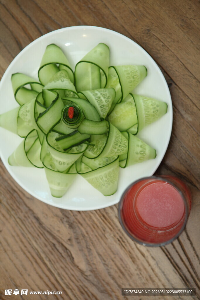 黄瓜摆盘配蘸酱
