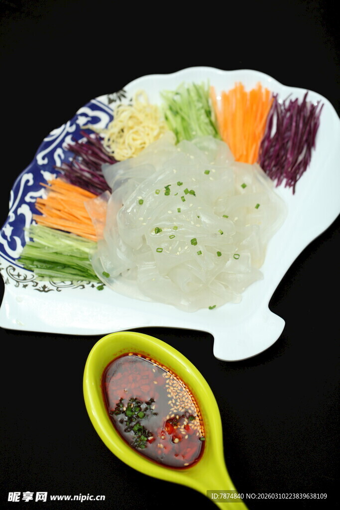 创意多彩蔬菜小米粥摆盘