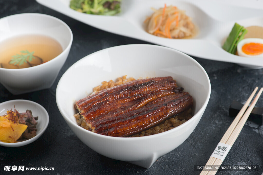 日式鳗鱼饭套餐美食