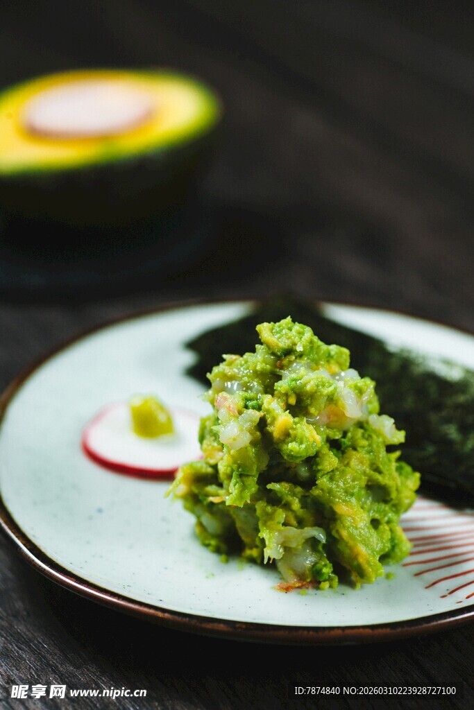 绿色清新蔬菜沙拉摆盘