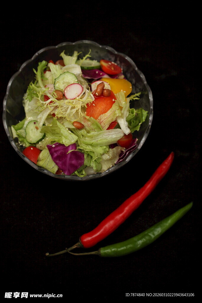 新鲜蔬菜沙拉 双椒点缀