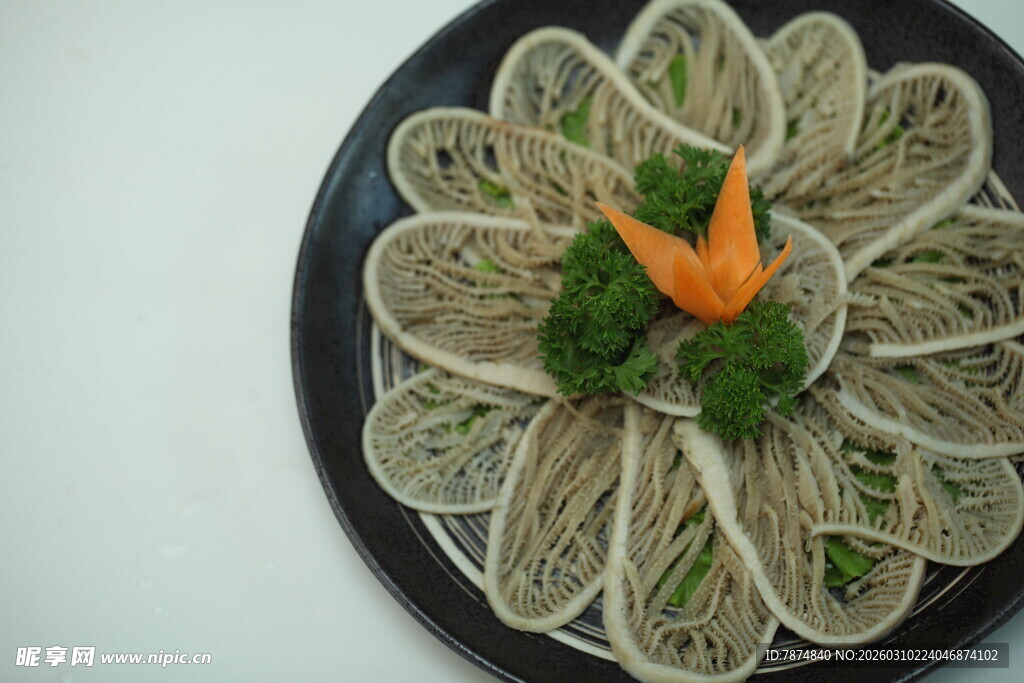 花样摆盘的美味凉拌粉丝