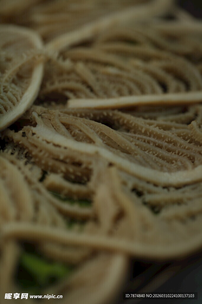 手工制作的美味丝状面食
