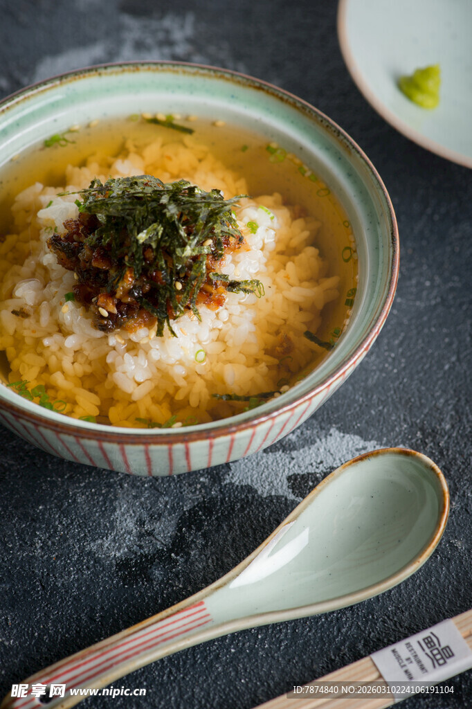 美味蛋花汤配米饭