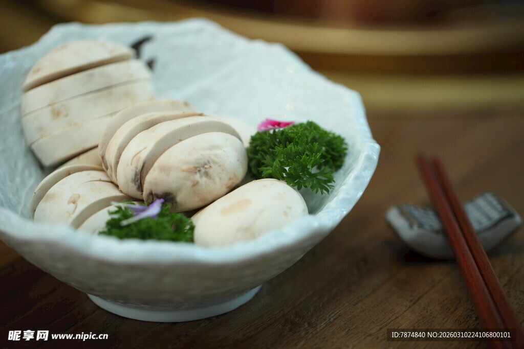 日式碗装切片美食