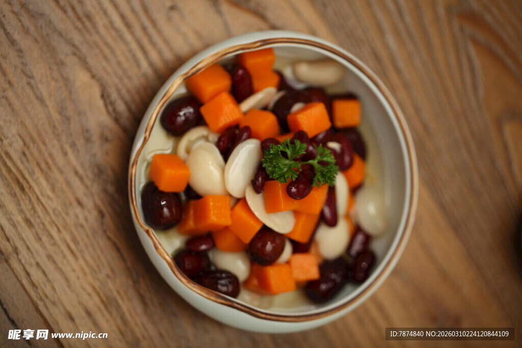 美味蔬菜坚果沙拉拼盘