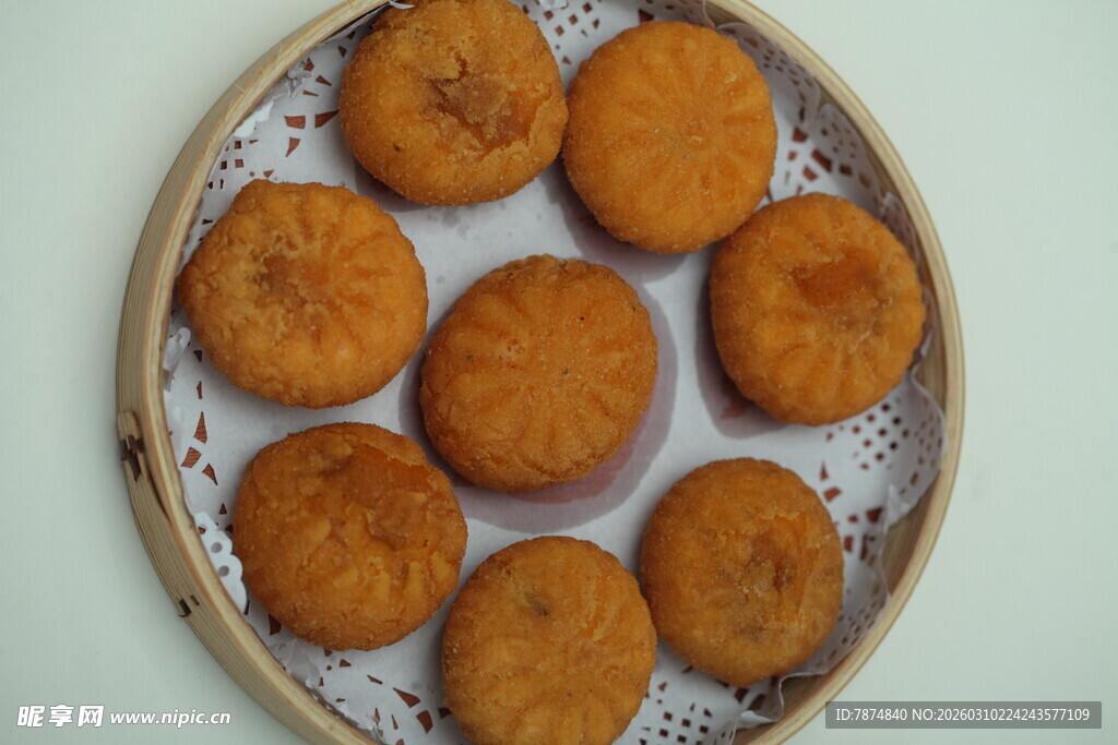 竹盘里的美味南瓜饼