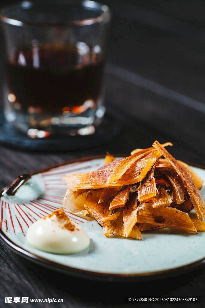 美味油炸面食搭配饮品