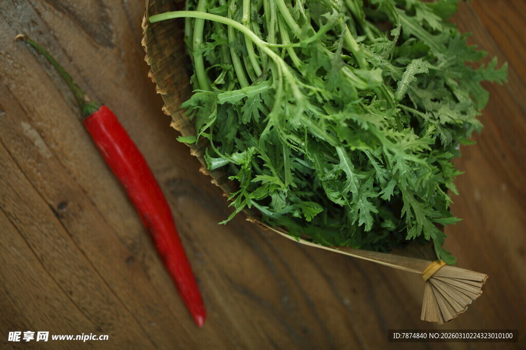 新鲜野菜与红辣椒