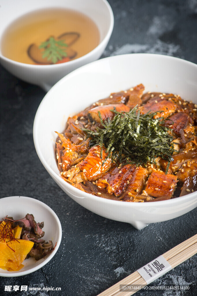 韩式海鲜豆腐汤美食展示